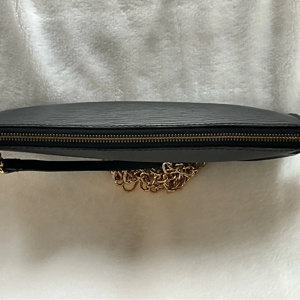 Louis Vuitton Black Epi Pochette Accessories - Picture 8 of 16